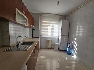 REMAX'DAN IÇERENKÖY'DE BALKONLU, MERKEZI KONUMDA GENIŞ 3+1 KIRALIK DAIRE