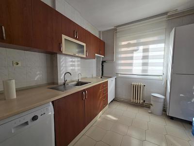 REMAX'DAN IÇERENKÖY'DE BALKONLU, MERKEZI KONUMDA GENIŞ 3+1 KIRALIK DAIRE