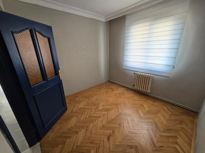 REMAX'DAN IÇERENKÖY'DE BALKONLU, MERKEZI KONUMDA GENIŞ 3+1 KIRALIK DAIRE