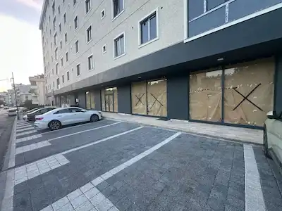MARKETE UYGUN ESATPAŞA 55 MT CADDE CEPHELİ 620M2 KİRALIK DÜKKAN