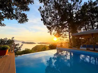 MARMARIS SÖĞÜT MAH. MUHTEŞEM DENIZ MANZARALI VILLA (1.492M2ARSA)