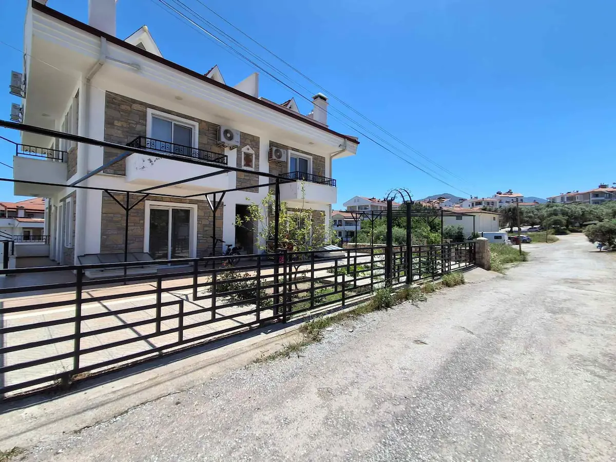 RE/MAX BADEM'DEN DATÇA MERKEZDE 2+1 12 AY KİRALIK DAİRE