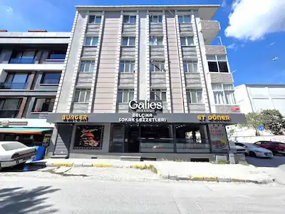 AVCILAR’DA CADDE ÜSTÜ KÖŞE BAŞINDA DEVREN KİRALIK FAAL LOKANTA