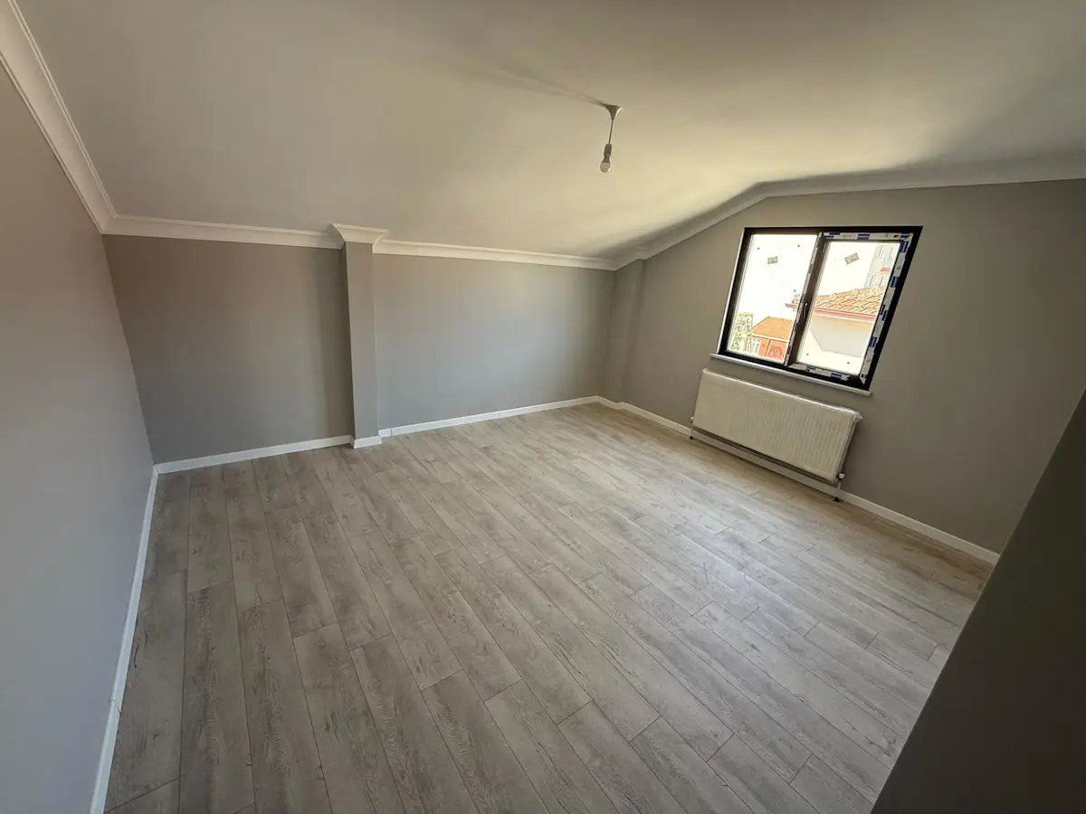 ÇAYIROVA MAH FATİH CAD GİRİŞİNDE İSKANLI 3+1 DUBLEX DAİRE