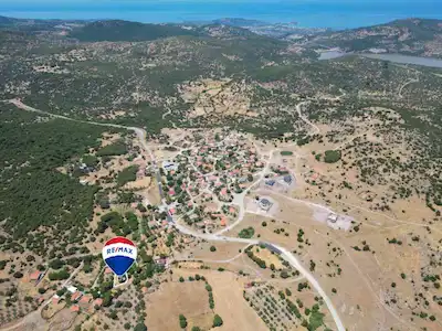 DİKİLİ KATIRALANI KÖYÜNDE SATILIK ARSA