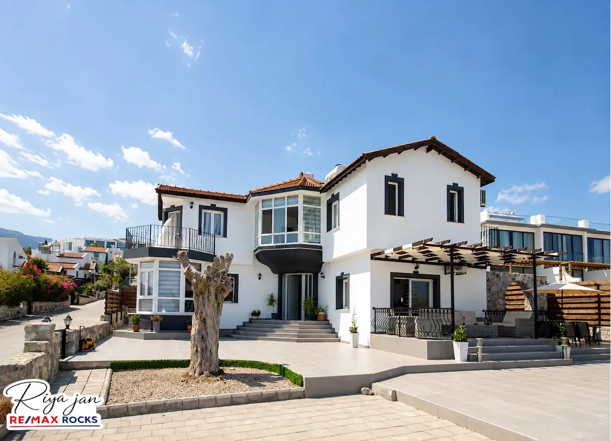 ESENTEPE’DE ZARİF 3+1 VİLLA | PANORAMİK DENİZ MANZARASI & ORTAK HAVUZ | SUN VALLEY’E ADIM MESAFESİ