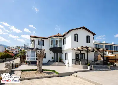 ESENTEPE’DE ZARİF 3+1 VİLLA | PANORAMİK DENİZ MANZARASI & ORTAK HAVUZ | SUN VALLEY’E ADIM MESAFESİ