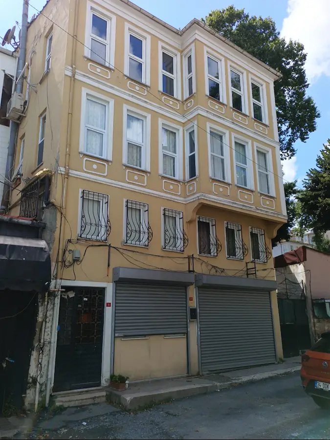 SARIYER BÜYÜKDERE’DE BOĞAZ’A YÜRÜME MESAFELİ DEKORASYONLU SATILIK DAİRE