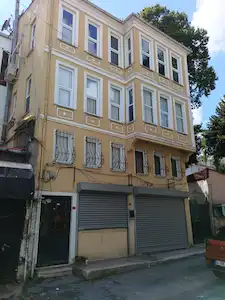SARIYER BÜYÜKDERE’DE BOĞAZ’A YÜRÜME MESAFELİ DEKORASYONLU SATILIK DAİRE