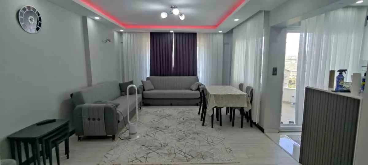 KUŞADASI UYDUKENTTE SIFIR EŞYALI, REVİZE EDİLMİŞ 4.KAT KİRALIK.