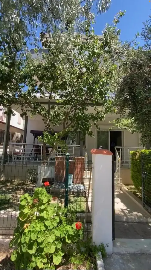 ALTINKUM'DA SATILIK 3+1 GENİŞ BAHÇELİ, FULL EŞYALI TRIPLEX