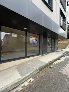 YEDITEPE ÜNIVERSITENE 3DK BAHÇELI DEPOLU 180M2 KIRALIK DÜKKAN