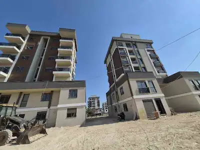 ALTINOVA ORTA MAHALLEDE SİTE İÇİNDE 2+1 SATILIK DAİRE