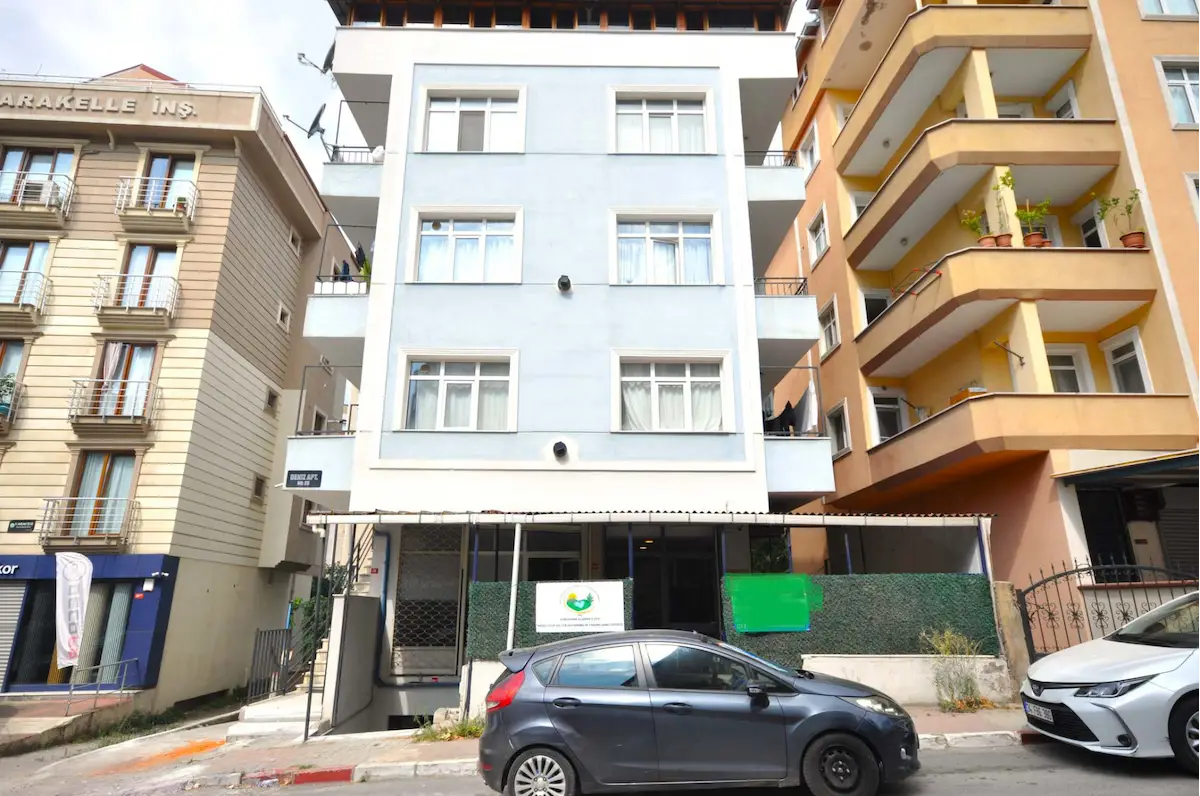 KARTAL KARLIKTEPE'DE FAHRİ KORUTÜRK CADDESİNDE 100M2 WC'Lİ DÜKKAN / DEPO 2
