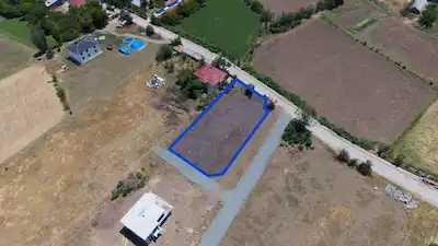 REMAX DEM'DEN ÇUKURKUYUDA ÜÇ CEPHESİ YOL SATILIK ARSA