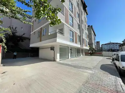 SULTANBEYLİ FATİH BULVARI’NA 2. PARSEL METRO YAKINI ÖN KULLANIMLI DEPOLU KİRALIK DÜKKAN