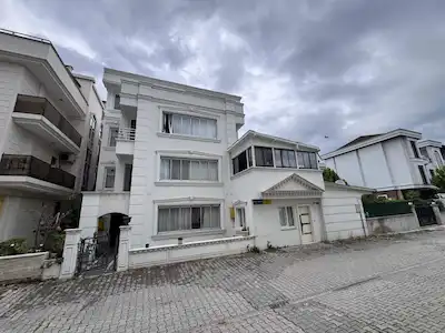 SAHİLE SIFIR KİRALIK 3+1 DAİRE