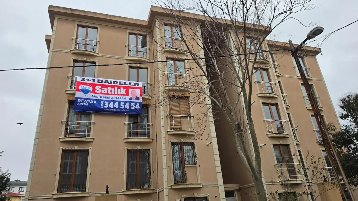 ÜMRANIYE IHLAMURKUYU'DA SATILIK 3+1 ARAKAT DAIRE