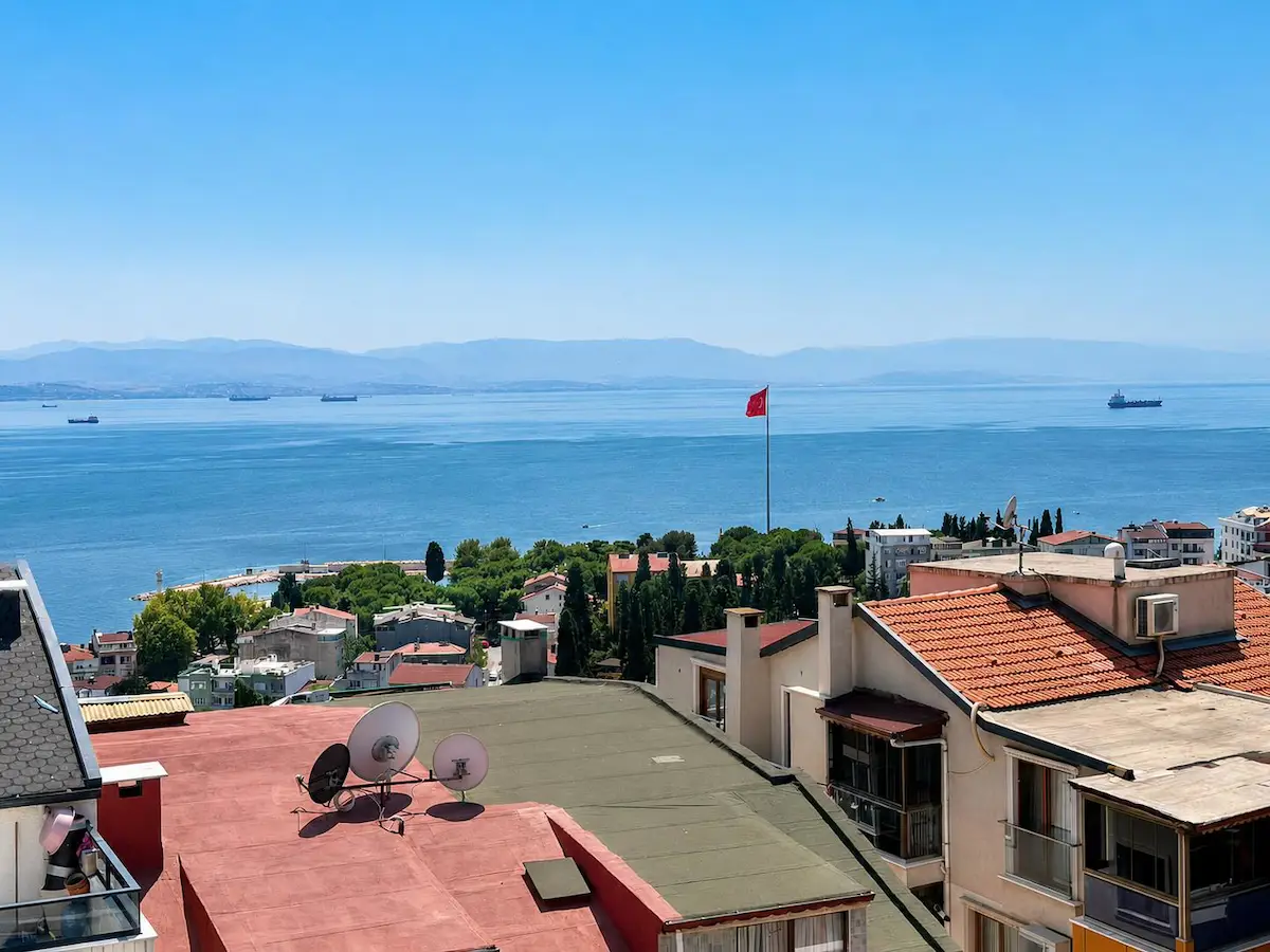 MİLLET BAHÇESİ YANI DENİZ MANZARALI K.OTOPARKLI 4+1 LÜKS DUBLEKS