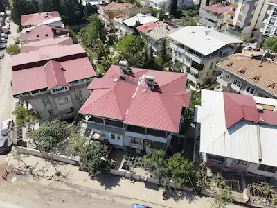 BAHÇELİEVLER’DE 275 M² BRÜT, 6+3 MÜSTAKİL EV | 4 CEPHE, BALKON, KREDİ & TAKAS UYGUN