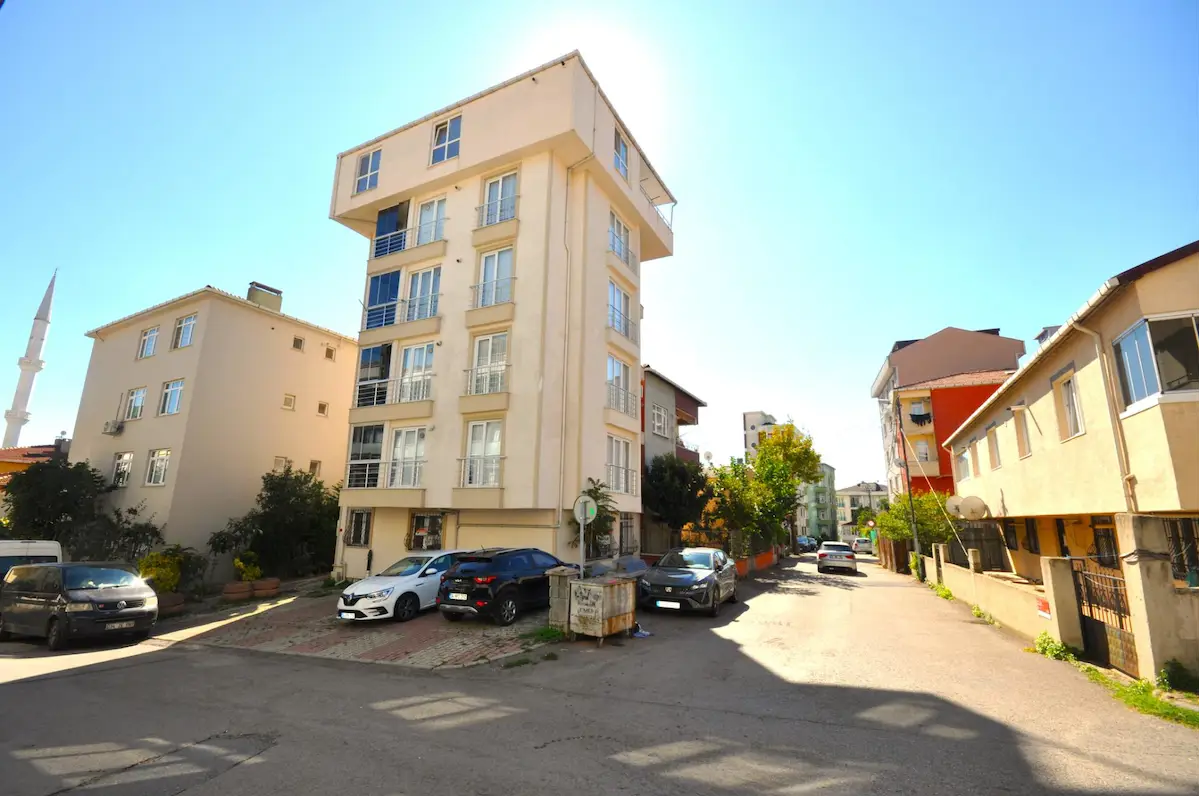 KARTAL YENİ BİNADA DENİZ MANZARALI OTOPARKLI ASANSÖRLÜ GENİŞ 2+1
