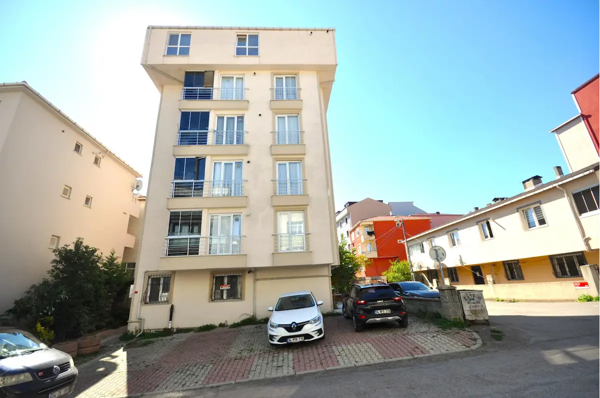 KARTAL YENİ BİNADA DENİZ MANZARALI OTOPARKLI ASANSÖRLÜ GENİŞ 2+1 2
