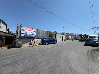 ŞERIFALI'DE TICARI KULLANIMA UYGUN MÜSTAKIL KIRALIK ARSA