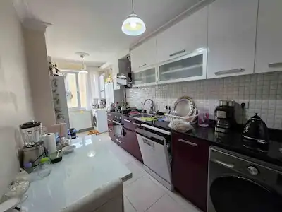 BEYLİKDÜZÜ YAKUPLU 2+1 METROBÜSE YAKIN ARAKAT SATILIK DAİRE