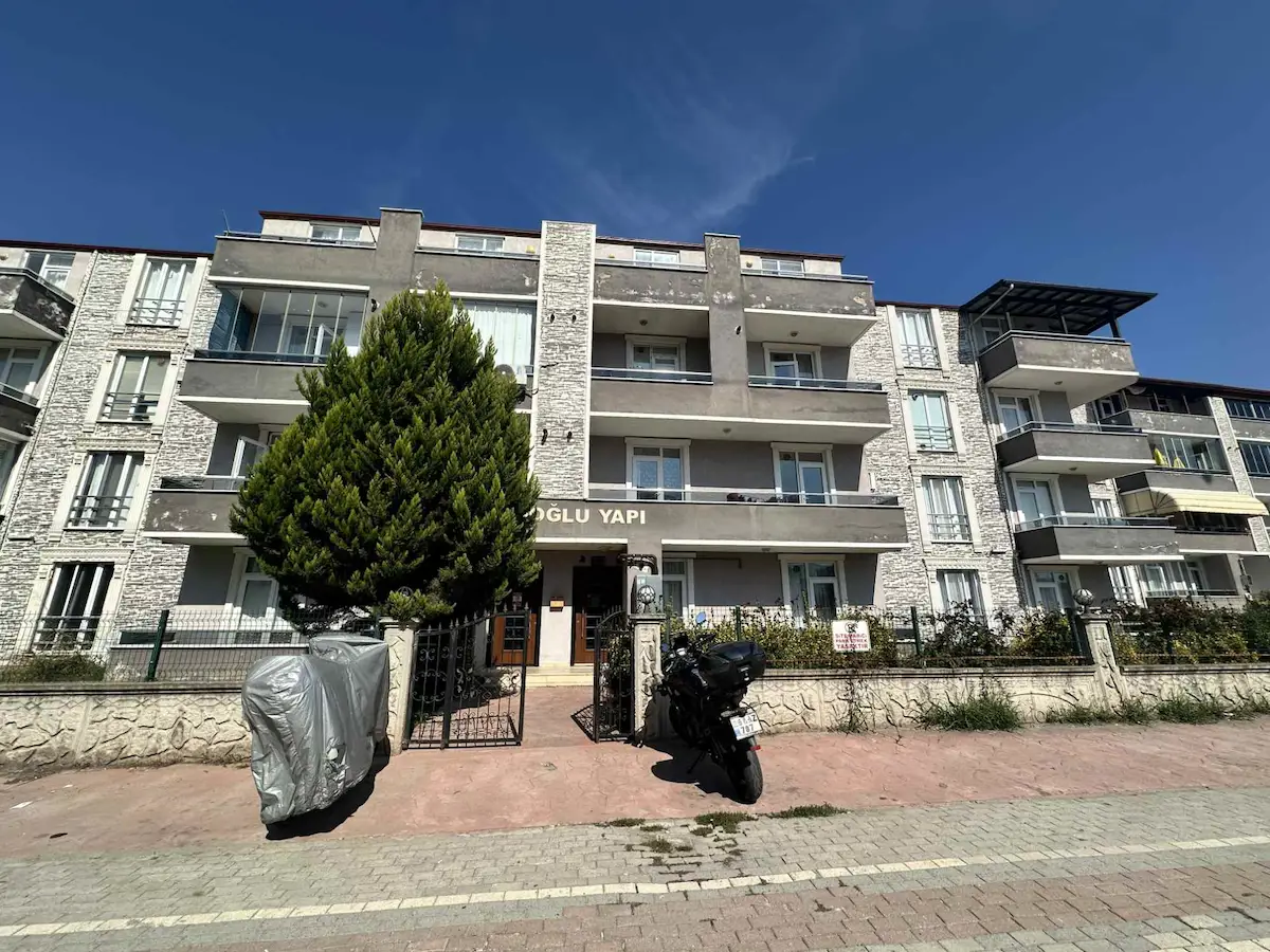 SEMT POLIKLINIĞI YAKINI 1+1 KIRALIK DAIRE