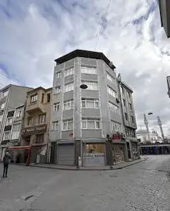 REMAX PRO İBRAHIM ECE'DEN BEYOĞLU KASIMPAŞA'DA DENİZ YAKINI, 4 KATLI + DÜKKAN KOMPLE BİNA
