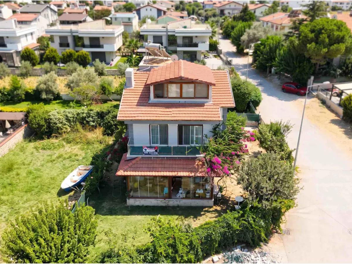 DENİZLİ MAHALLESİNDE SAHİLE 300M, FULL EŞYALI,MÜSTAKİL 4+1 VİLLA