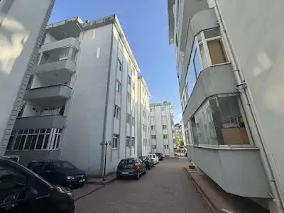 ÇEKMEKÖY’DE SİTE İÇİNDE 4+1 | 130 M² NETDOĞU-GÜNEY CEPHE