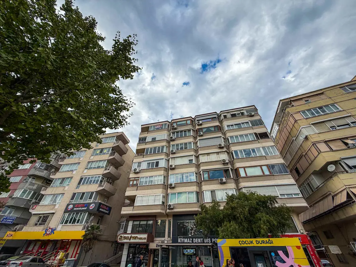 REMAX MİD – ALTIEYLÜL MAHALLESİNDE MERKEZİ KONUMDA SATILIK 3+1 DAİRE
