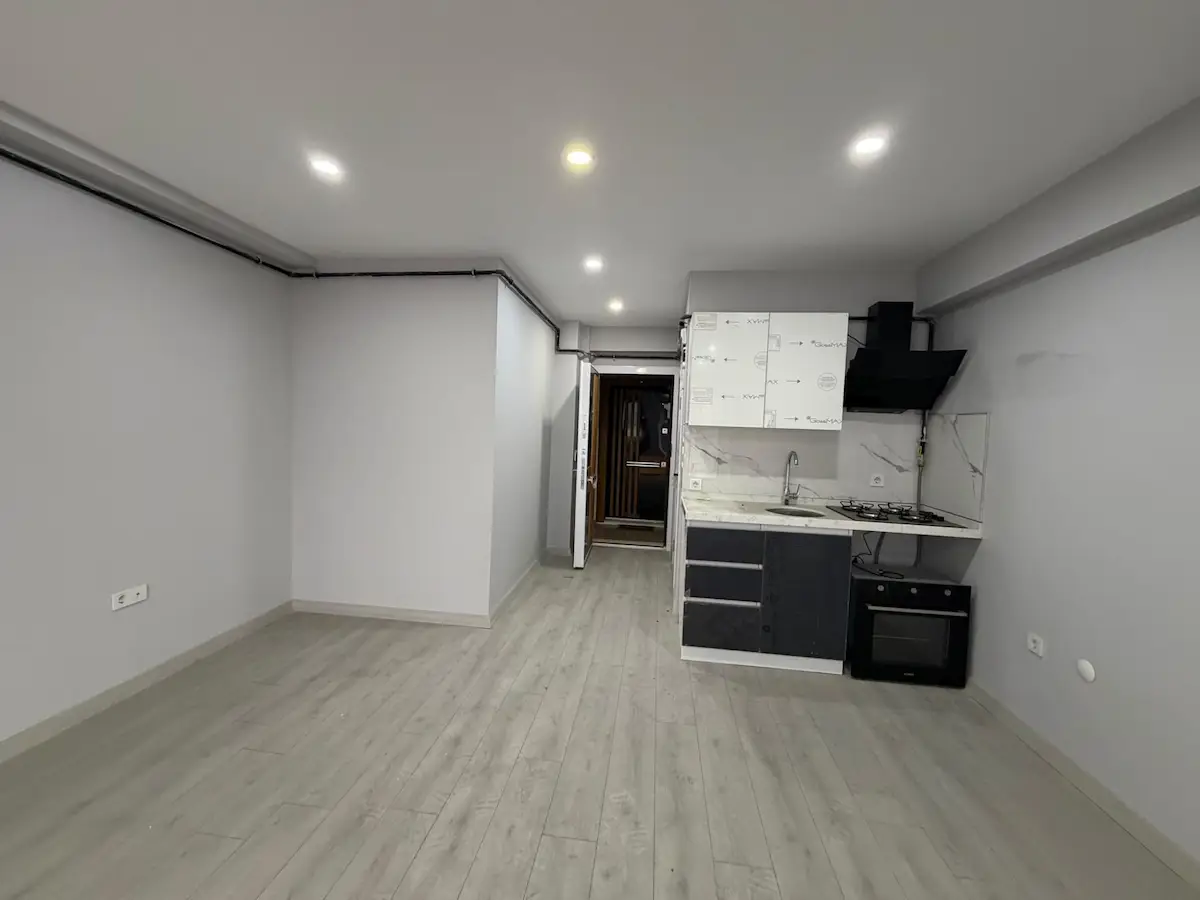 KAĞITHANE MERKEZ’DE METRONUN KARŞISINDA KİRALIK OFİS / DAİRE