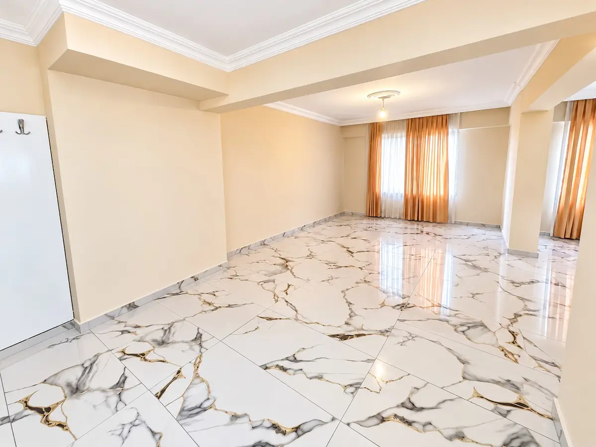 ÇERKEZKÖY MERKEZDE CADDE CEPHELİ, TERASLI VE ASANSÖRLÜ DUBLEKS DAİRE