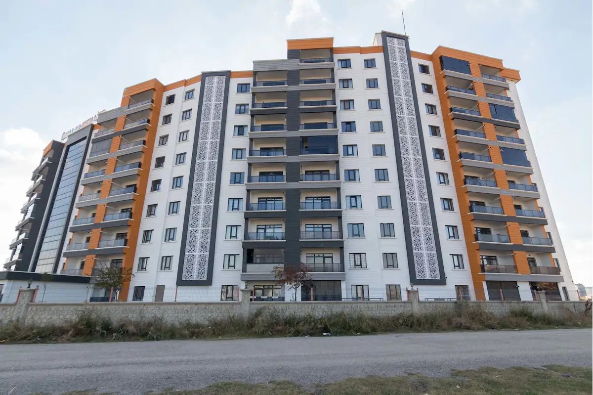 ESENBOĞA MERKEZ’DE ESEN LİFE SİTESİ’NDE 2023 YAPIMI 1+1 | BALKONLU | 5. KAT