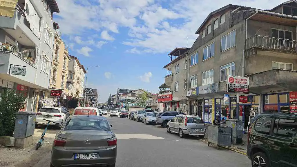KARTEPE ISTASYON MAH KIRALIK 2+1 DAIRE