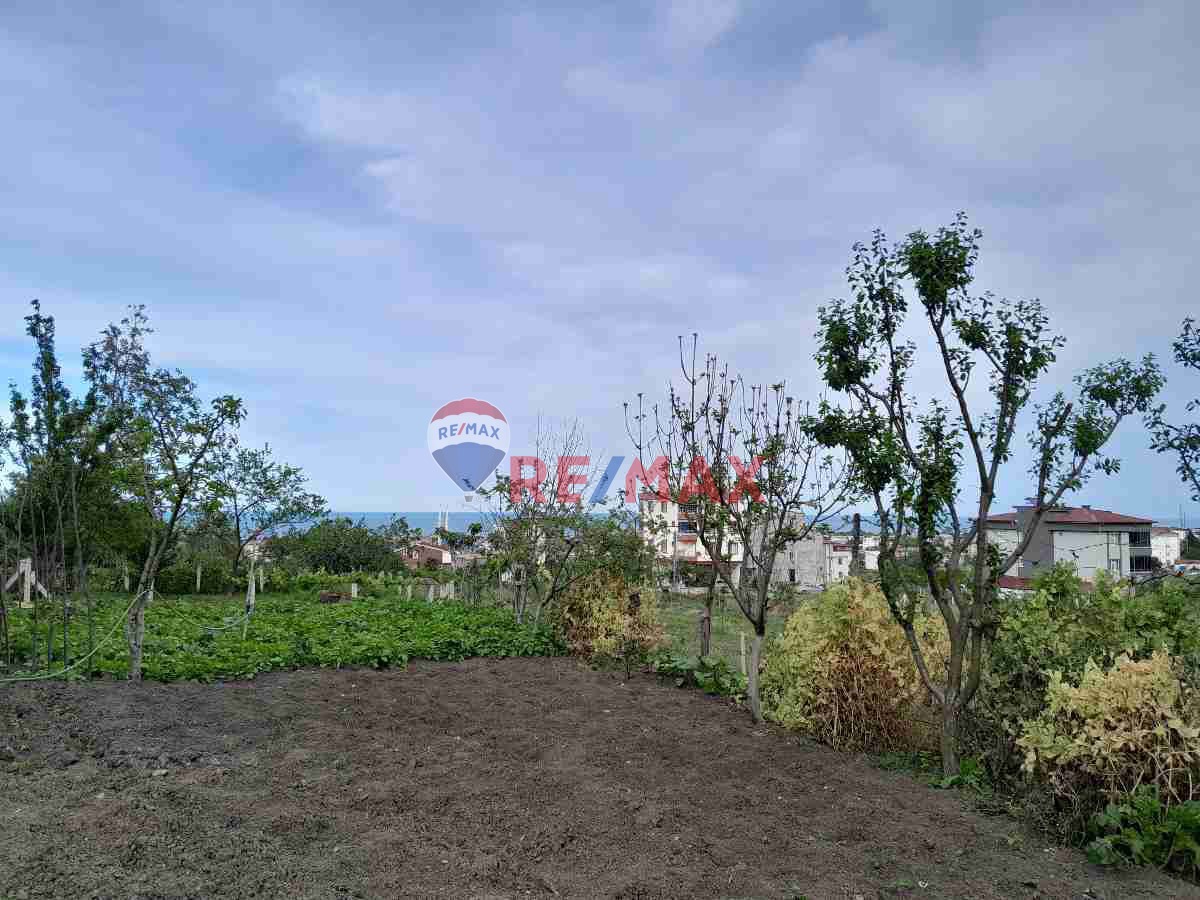 REMAX MÜLK MURAT AKYOL'DAN DENİZ MANZARALI KÖŞE PARSEL ARSA