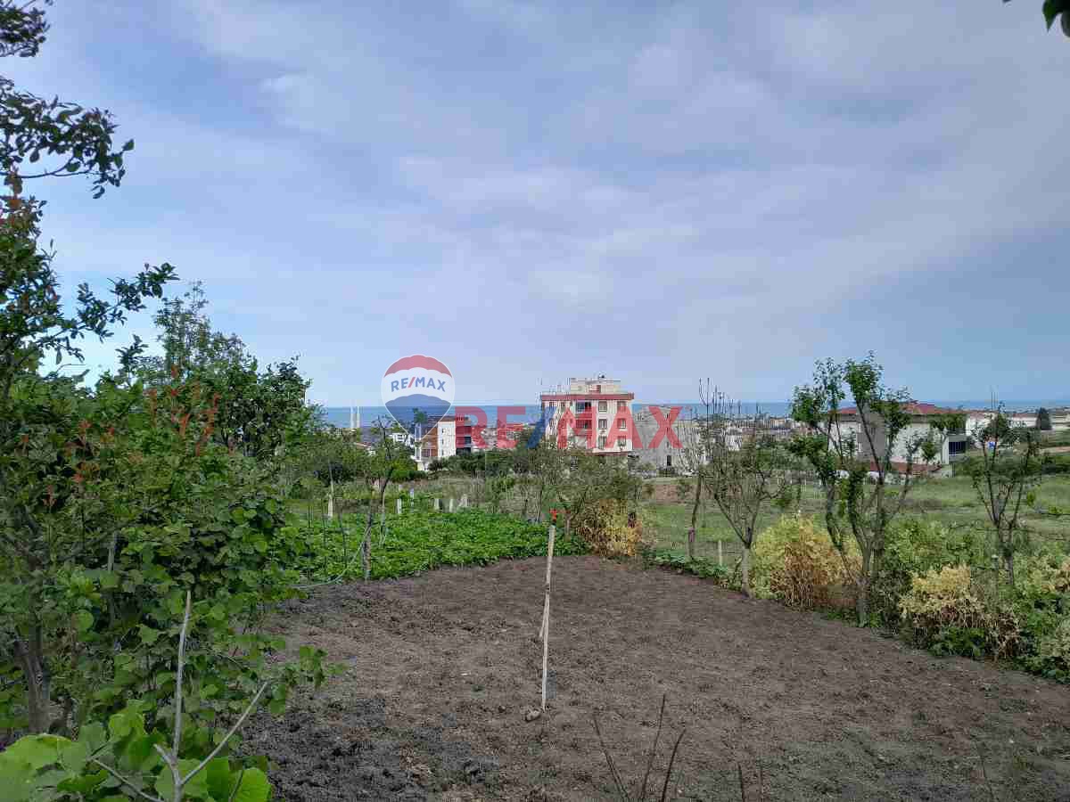 REMAX MÜLK MURAT AKYOL'DAN DENİZ MANZARALI KÖŞE PARSEL ARSA