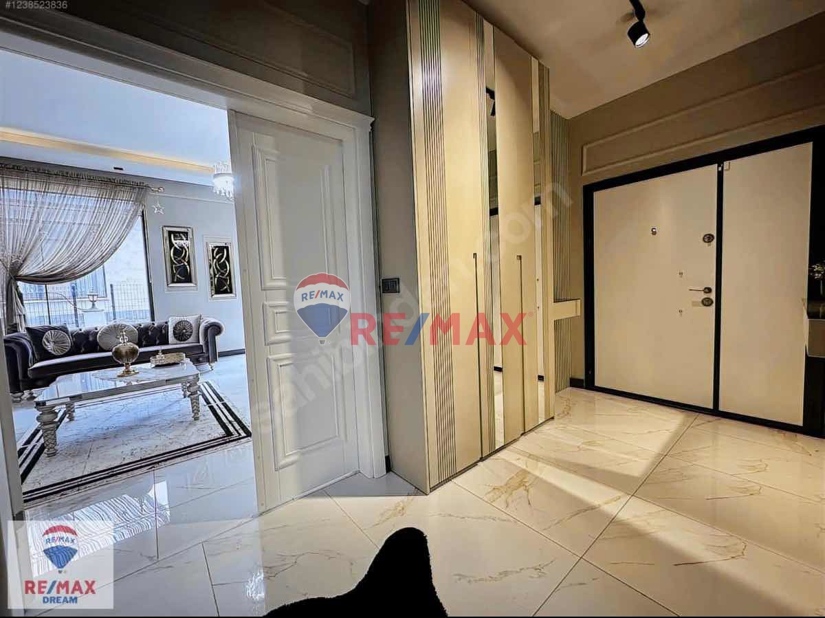 REMAX’ DEN KABAOĞLU MAH. DE SITE IÇERISINDE SATILIK 4+1 VILLA
