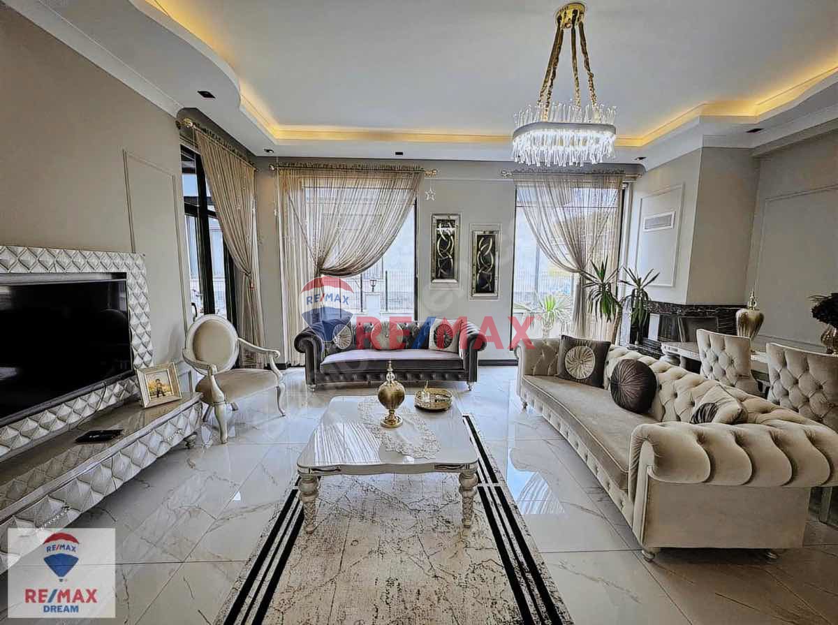 REMAX’ DEN KABAOĞLU MAH. DE SITE IÇERISINDE SATILIK 4+1 VILLA