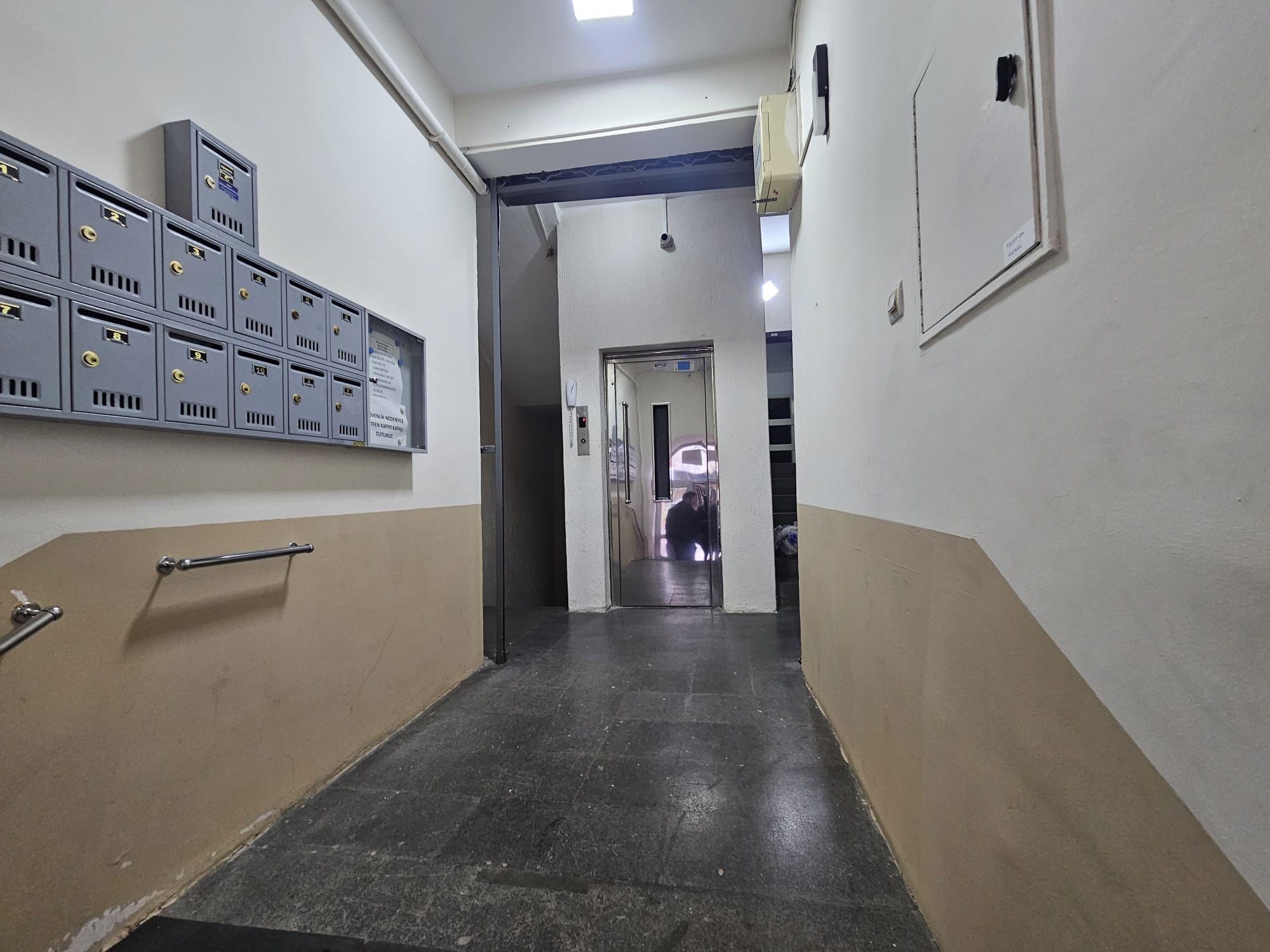 KIZILAY KOCATEPE BAYINDIR SOKAKTA YAPILI 2+1 SATILIK DAIRE