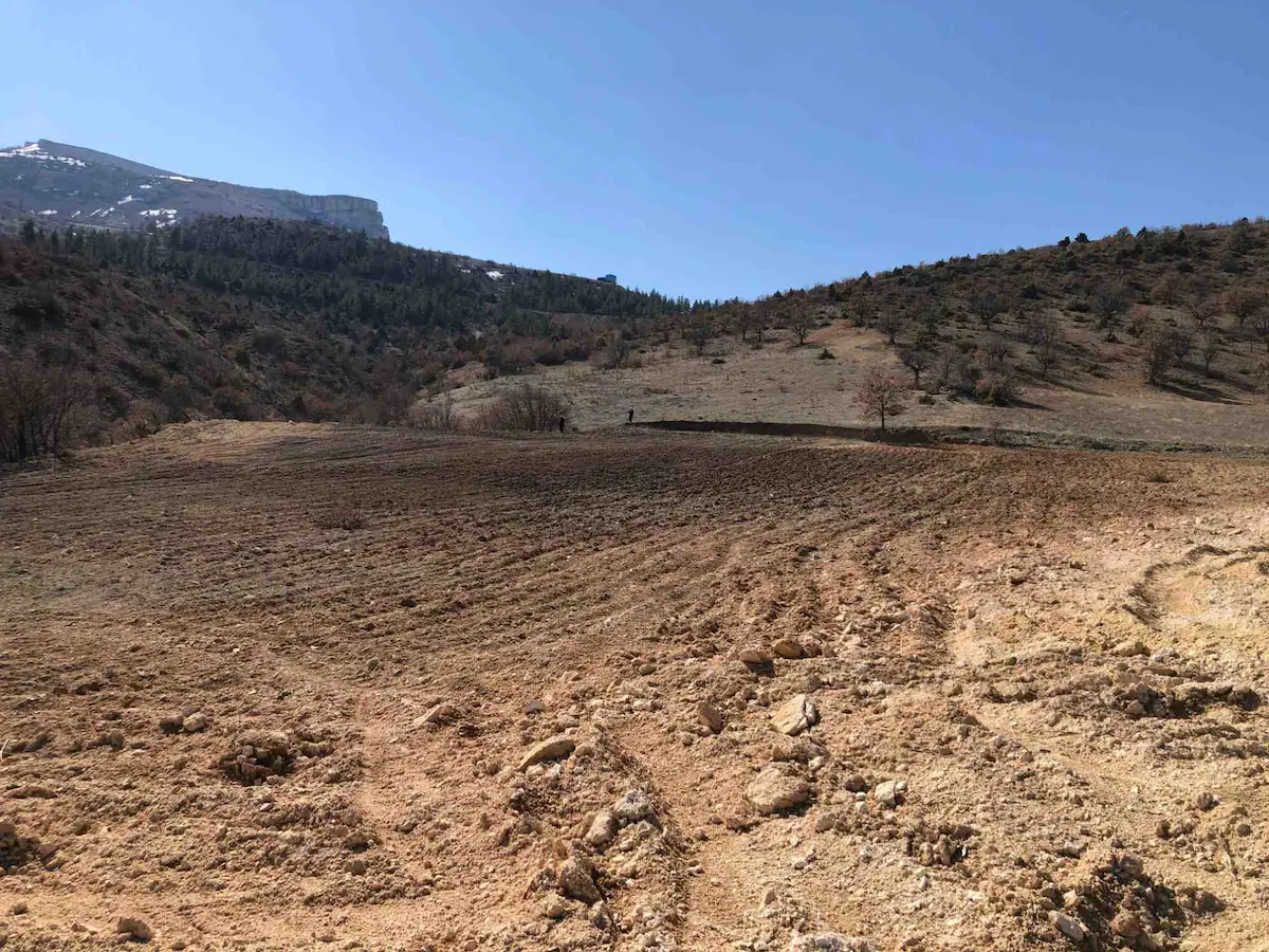 AKÇADAĞ KADIİBRAHİM MAHALLESİ'NDE 11.113M² SATILIK TARLA