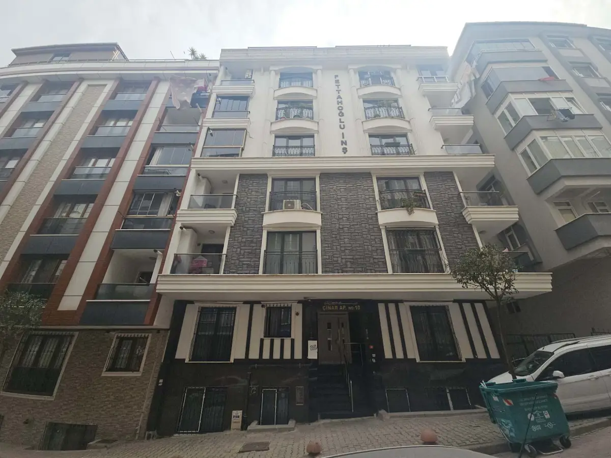 REMAX PRO2 EMRE’DEN METROBUSE YÜRÜME MESAFESİNDE GENÇ BİNADA DUBLEKS