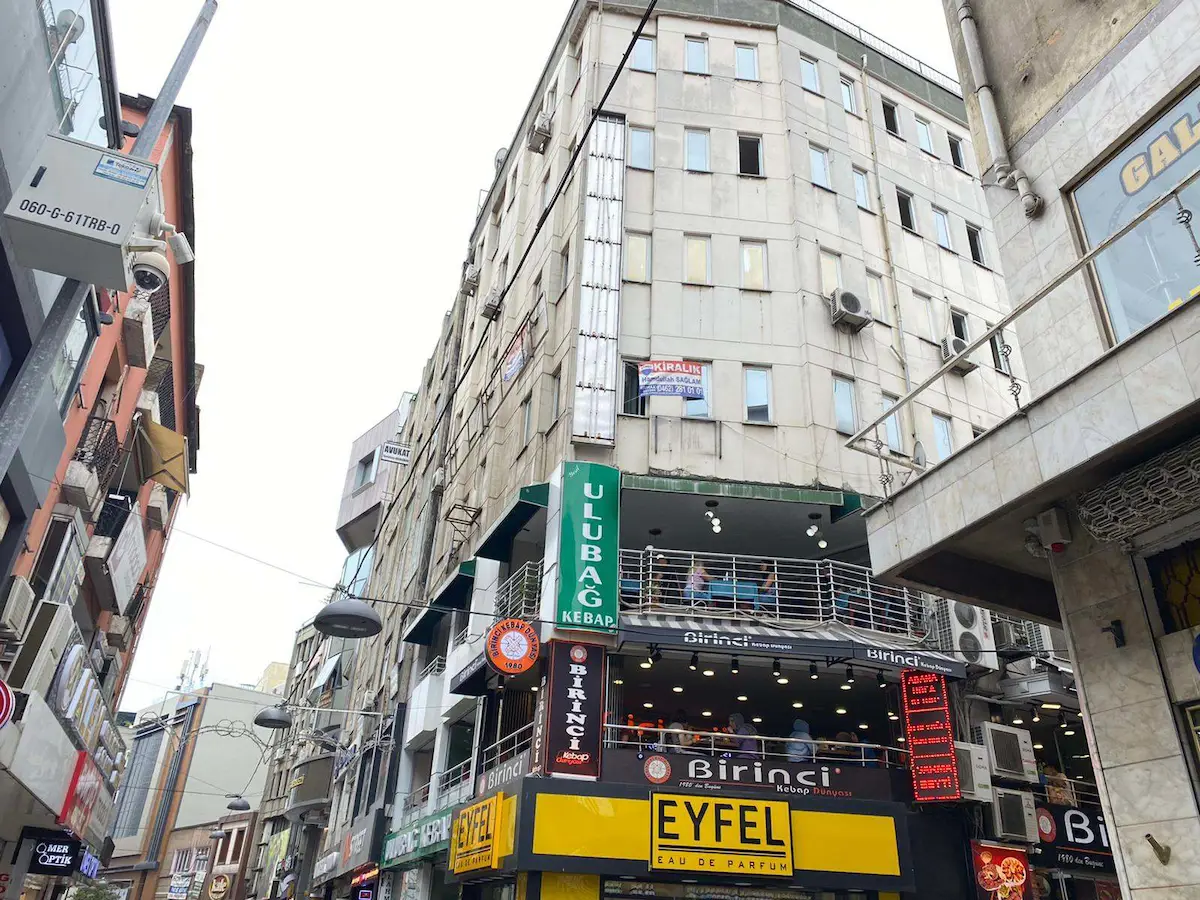 UZUNSOKAK HATİPOĞLU İSKENDER İŞ MERKEZİNDE KIRALIK OFİS