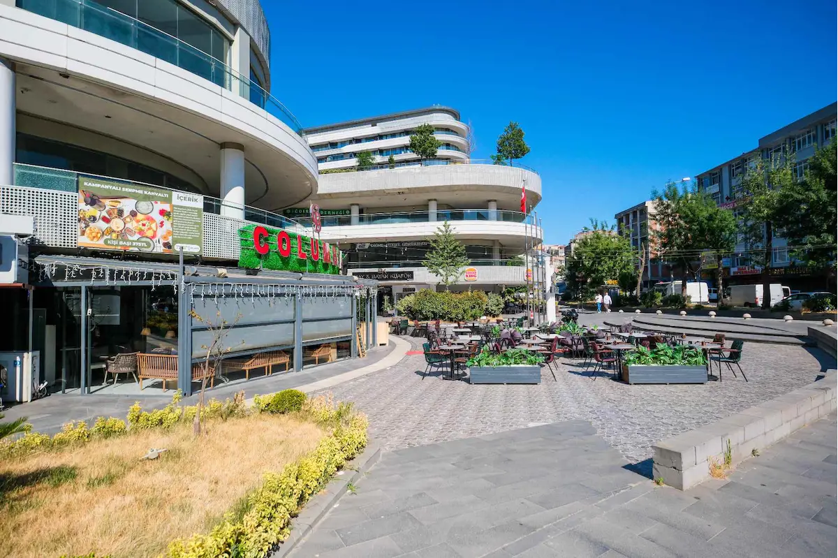 REAL MERTER'DE KİRA GETİRİLİ SATILIK DÜKKAN | 175 M² DEPOLU | HAZIR CAFE KİRACILI