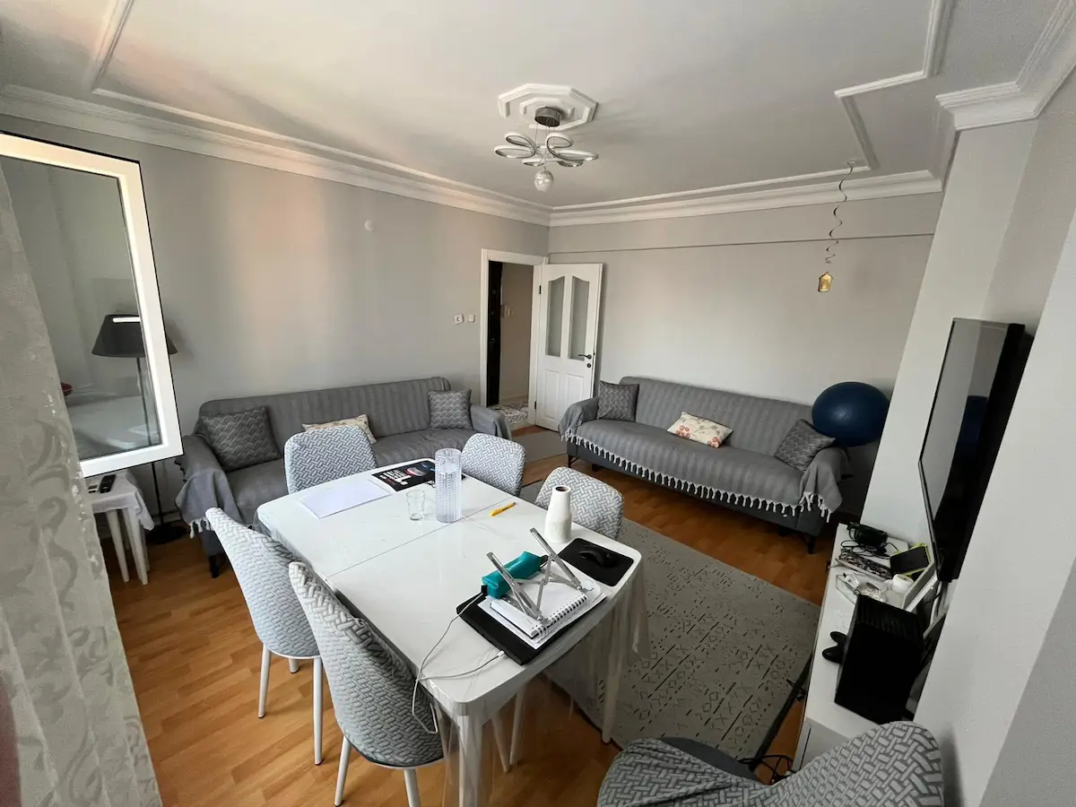 BAHÇELİEVLER ZAFER MAHALLESİ'NDE ÇİFT CEPHELİ 2+1 SATILIK DAİRE