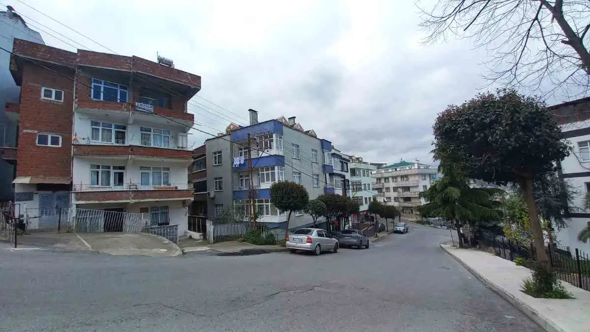KALKINMA MAHALLESİ'NDE SATILIK KOMPLE BİNA VE ARSASI