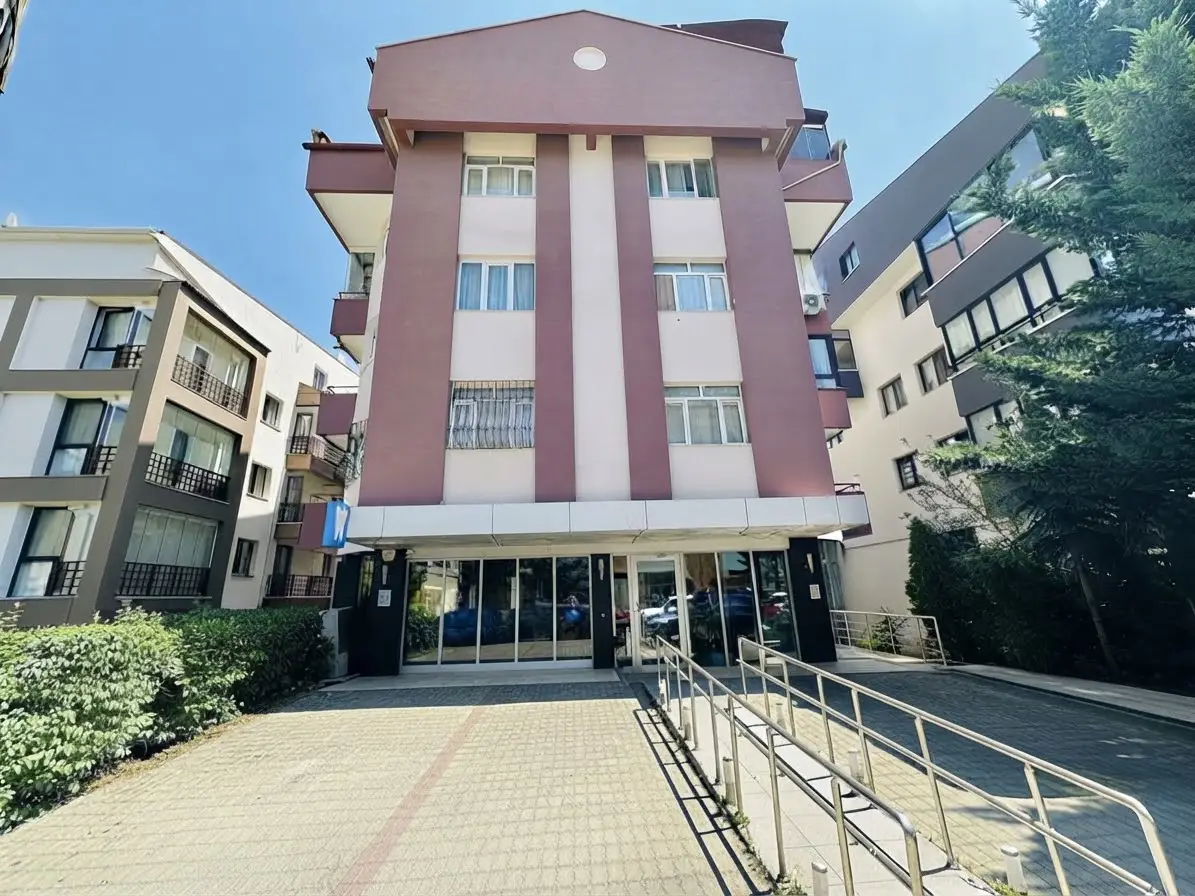 YILDIZ İLKBAHAR MAHALLESİ ASANSÖRLÜ KAPALI GARAJLI MOBİLYALI 4+1