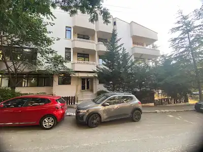 ÇANKAYA BÜYÜKESAT KEMER SOKAKTA GENİŞ 3+1 KİRALIK OFİS